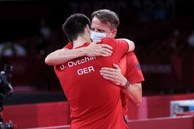 奥格斯堡官方：签下德乙悍将费尔豪尔 合同至2029年