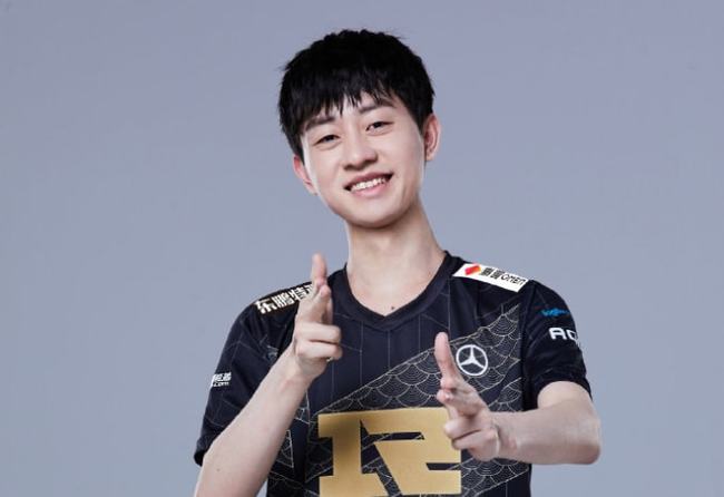 通过季票或 通过季票或